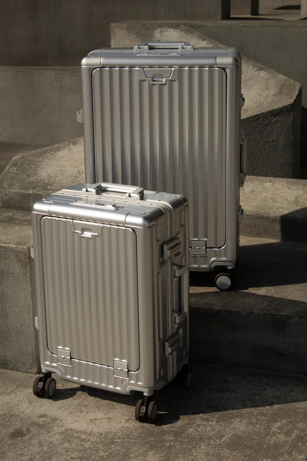 TECH Silver – Maleta de Cabina con Cargador USB/USB-C