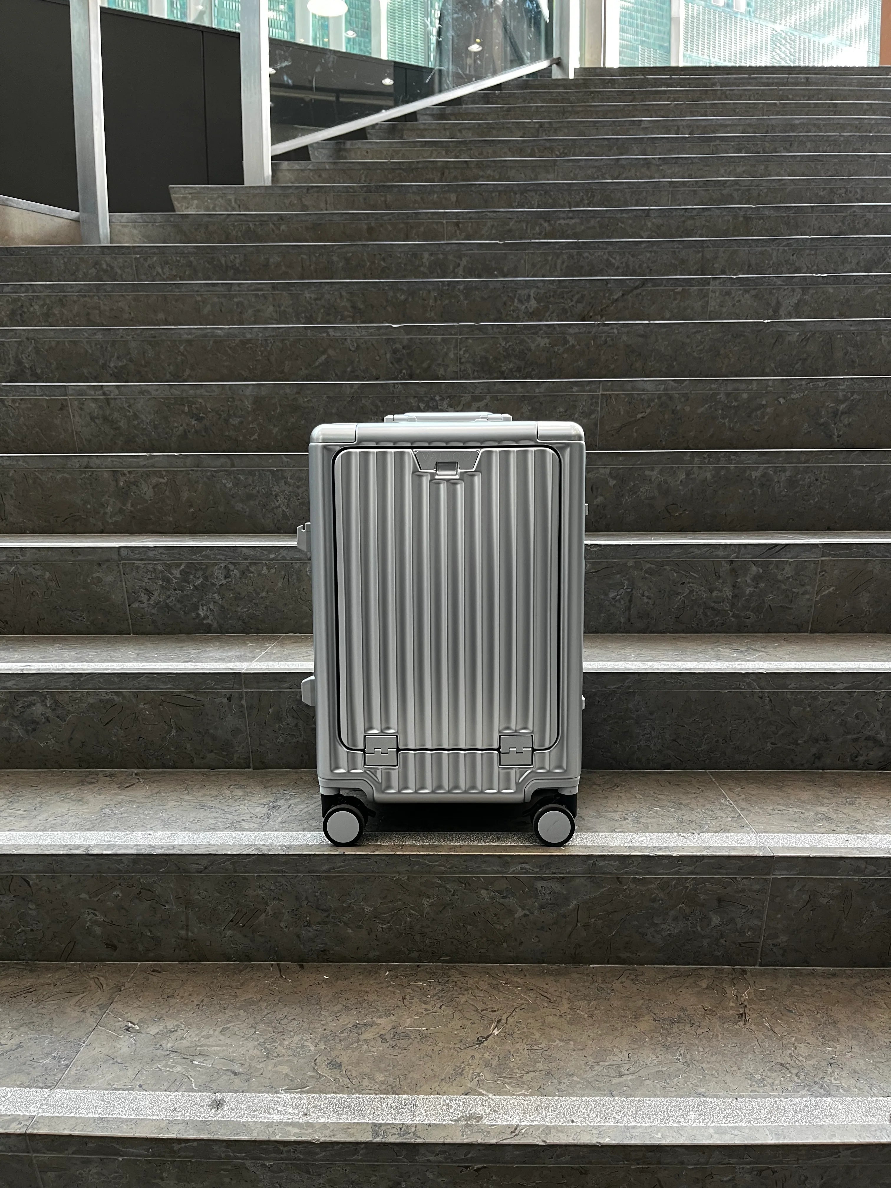 TECH Silver – Maleta de Cabina con Cargador USB/USB-C
